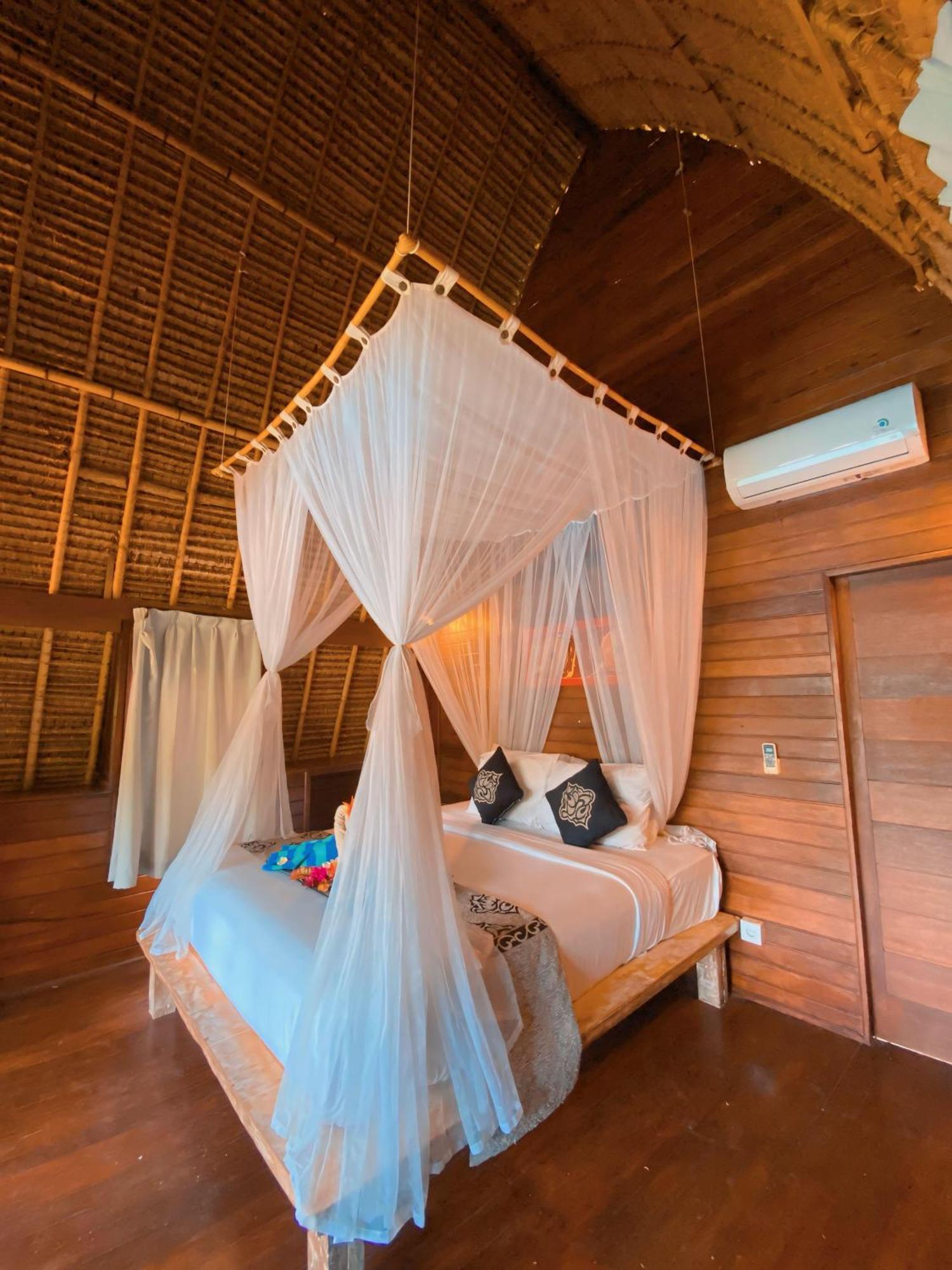 Harta Lembongan Villas Exterior photo