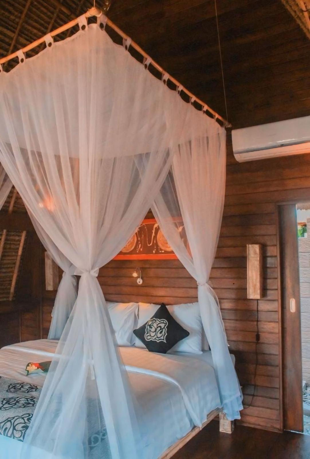 Harta Lembongan Villas Exterior photo