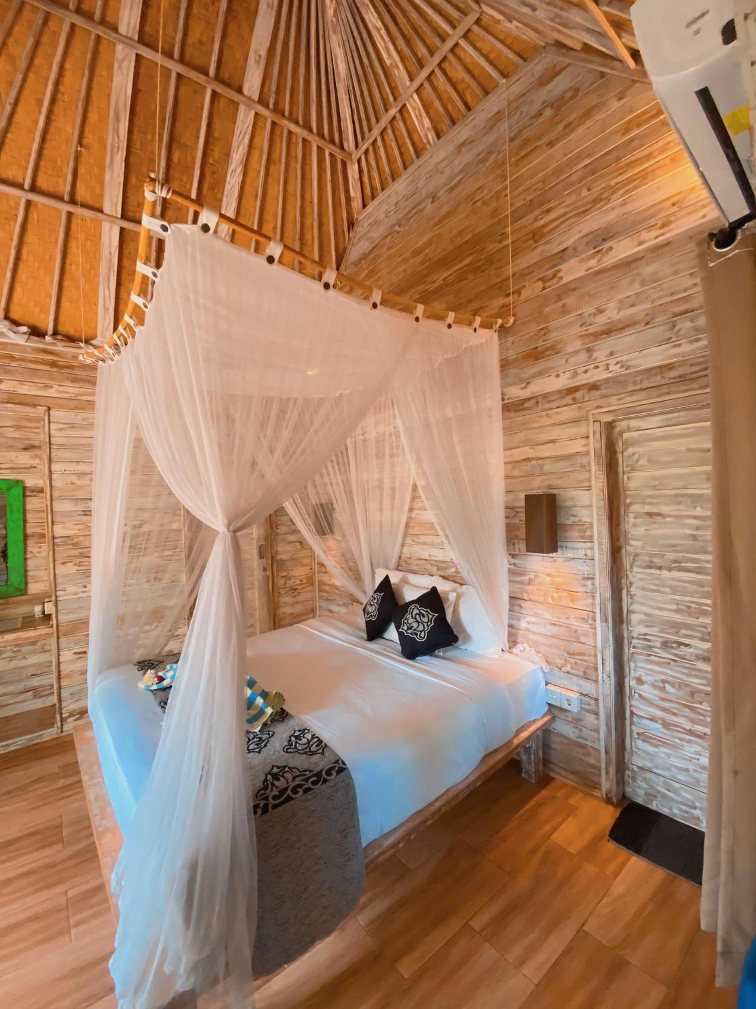 Harta Lembongan Villas Exterior photo
