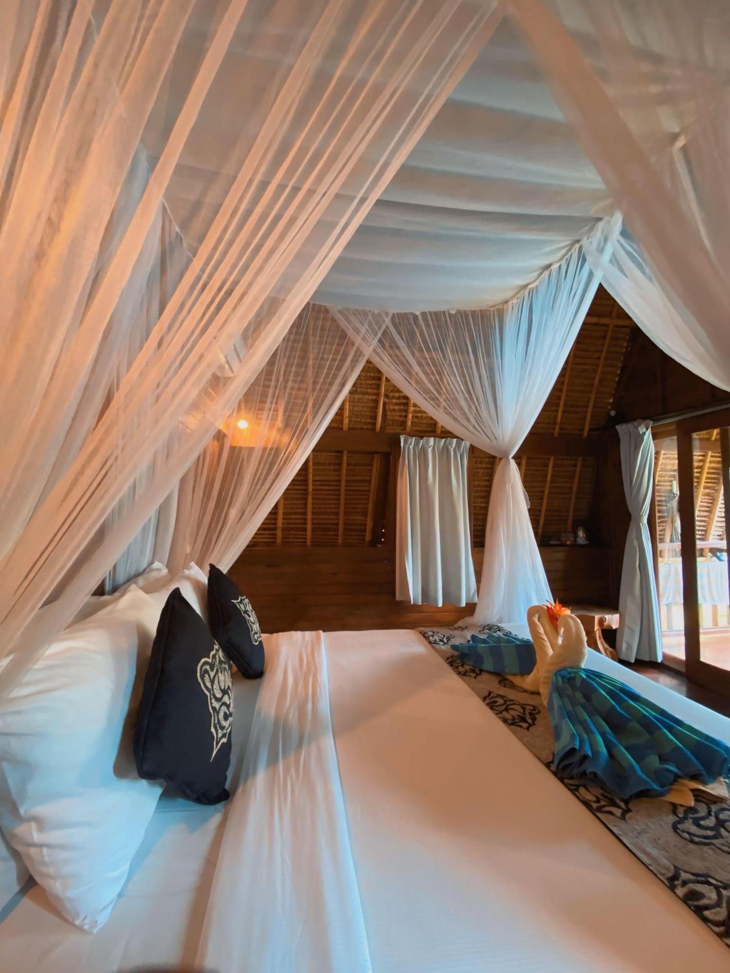 Harta Lembongan Villas Exterior photo